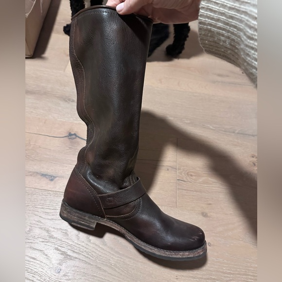 Frye Veronica Boot in brown distressed leather - Picture 5 of 8